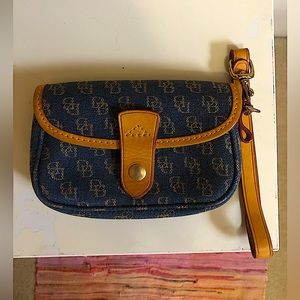 Dooney & Bourke wristlet wallet
